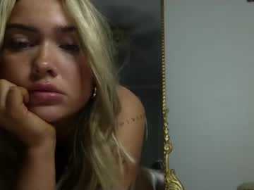 girl Straight And Lesbian Sex Cam with tattedblondiezoe