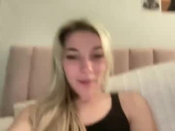 girl Straight And Lesbian Sex Cam with bee_my_passion
