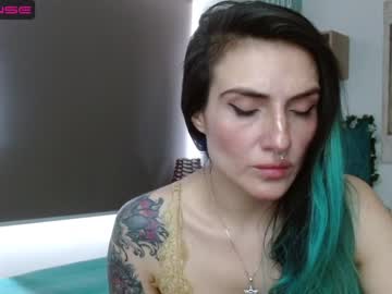 girl Straight And Lesbian Sex Cam with selina_blue