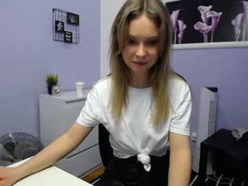 girl Straight And Lesbian Sex Cam with lucy_marshman