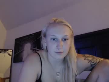 couple Straight And Lesbian Sex Cam with thatblondebaby710